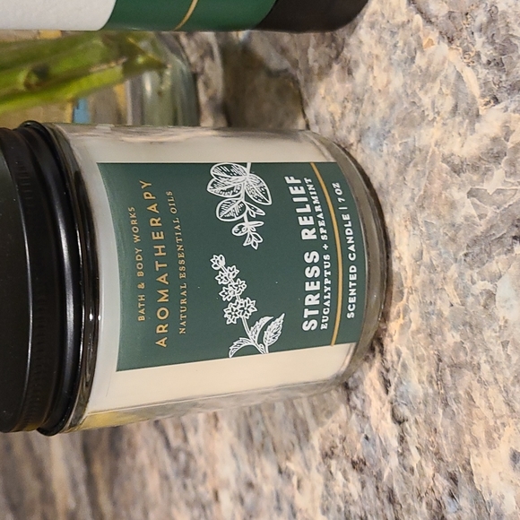 Bath and body lotion and candle - Picture 2 of 3